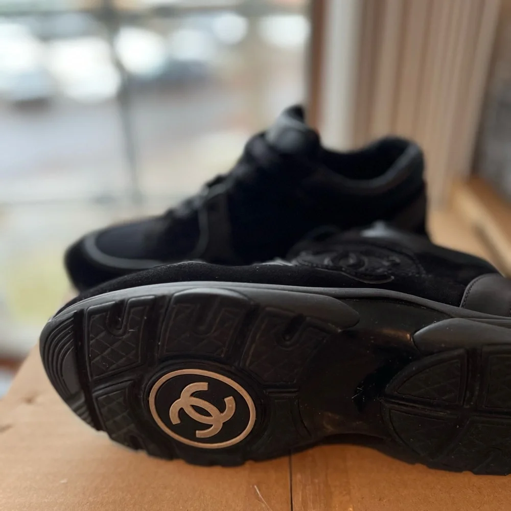 CHANEL Black Interlocking Logo Sneaker - Picture 6 of 6